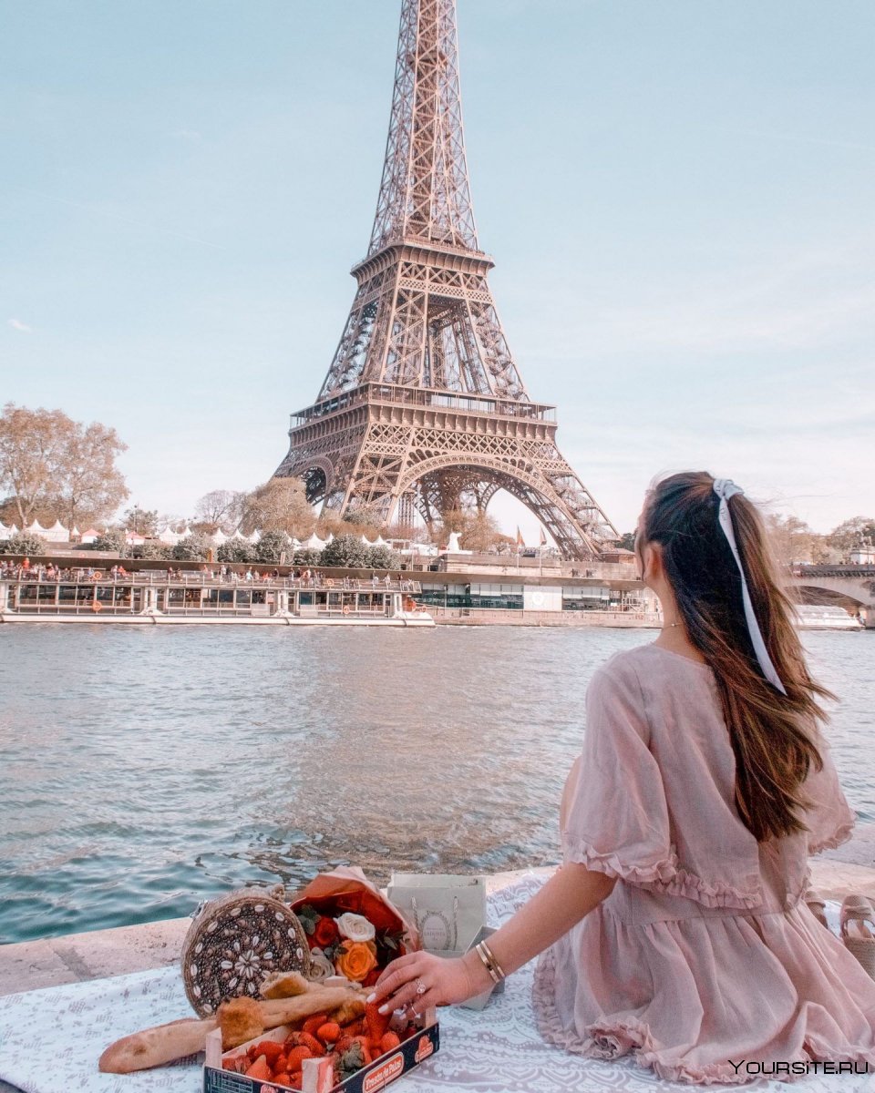 Париж летом Эйфелева башня ресторан