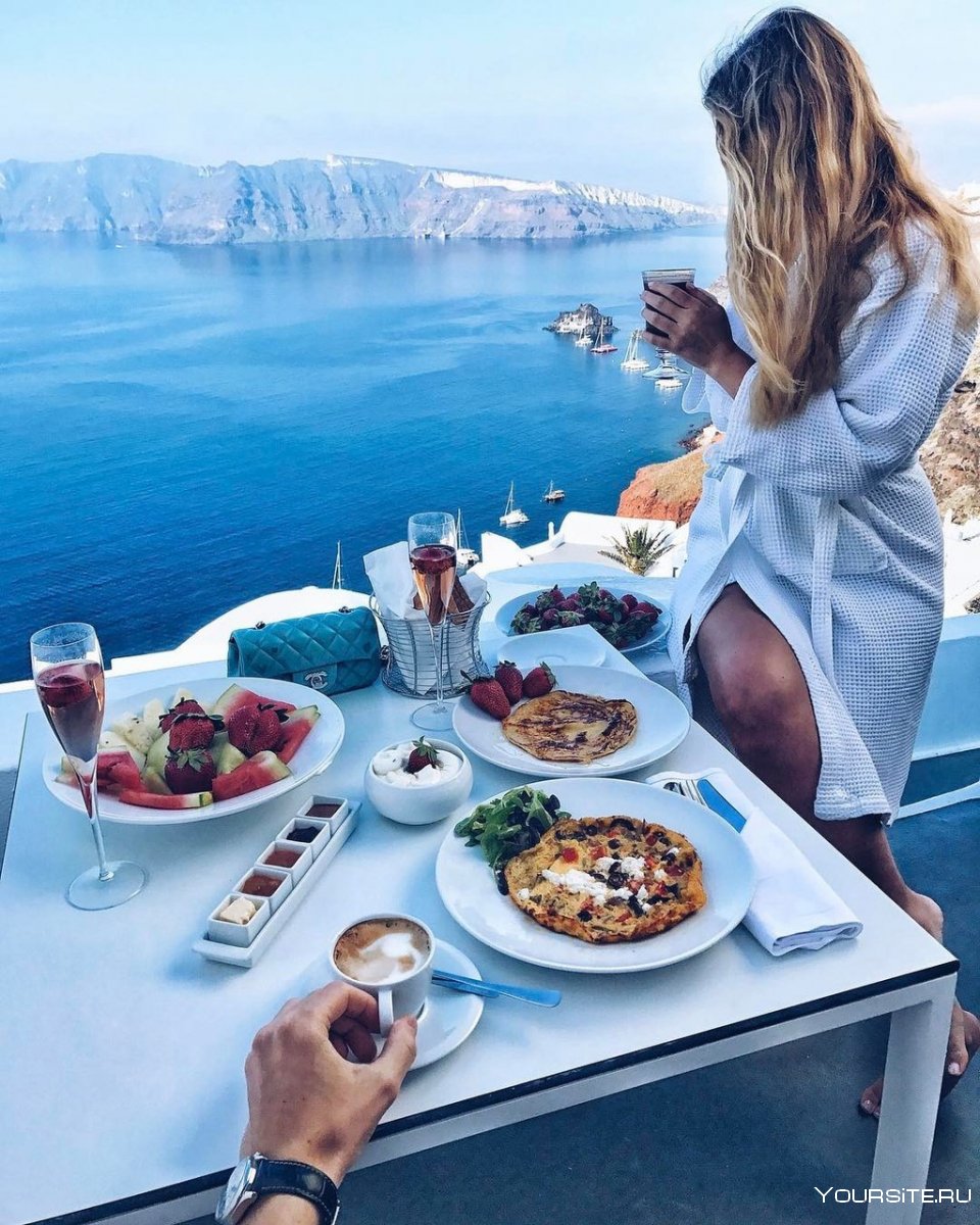 завтрак с видом на море картинки
