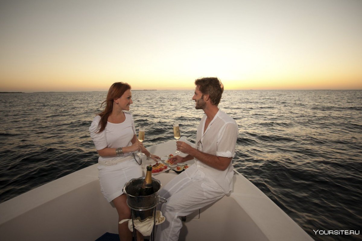 Романтический ужин на лодке