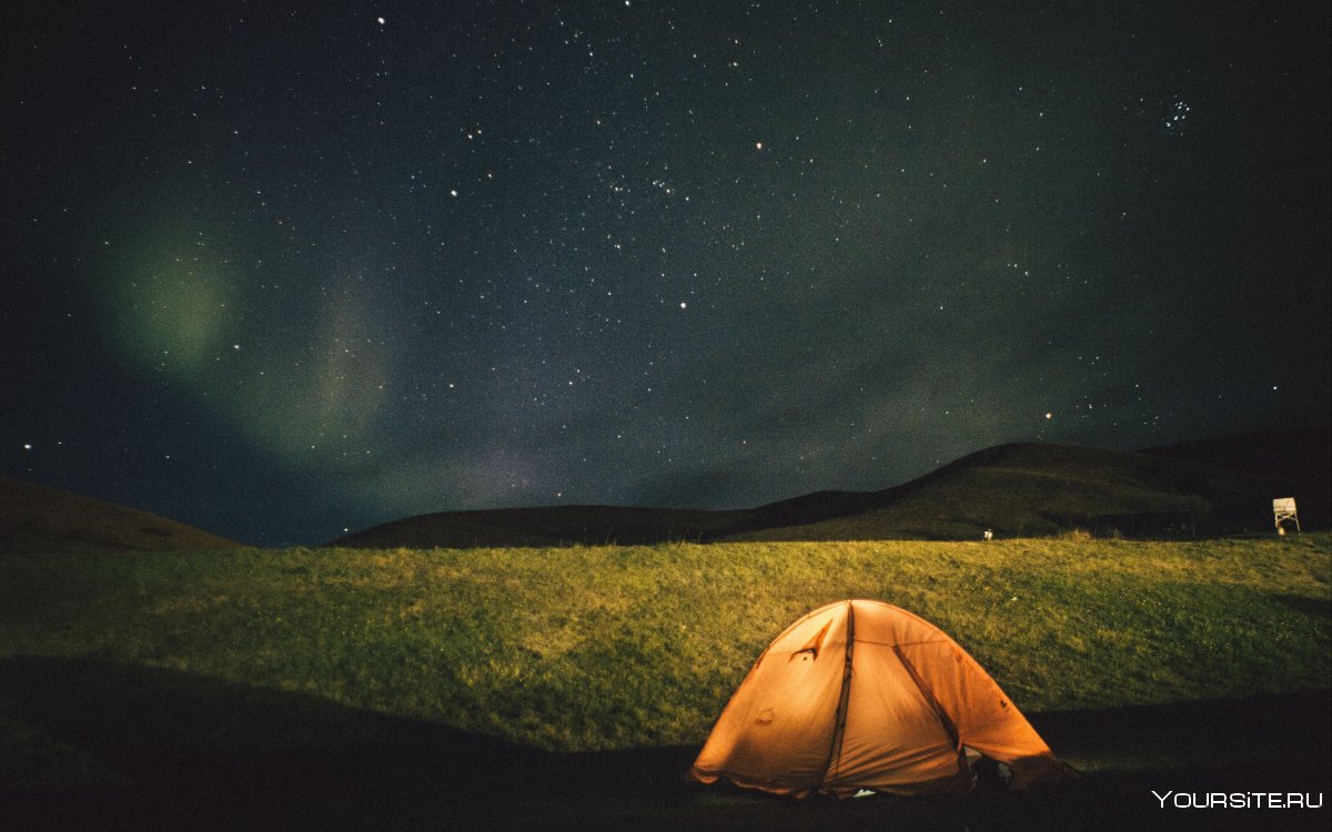 Палатка под ночным небом