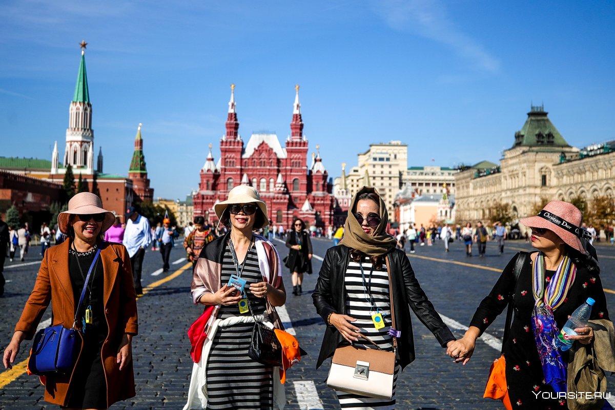 Иностранные туристы в России