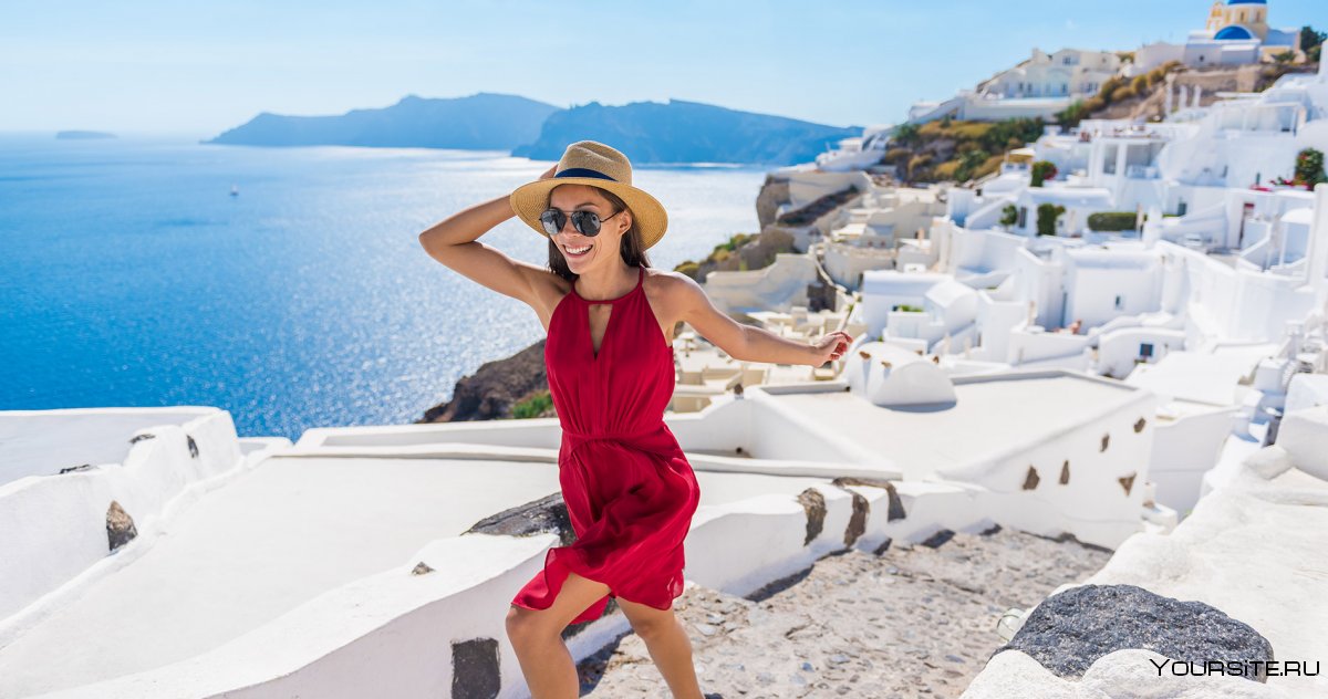 Санторини и туристы Греция