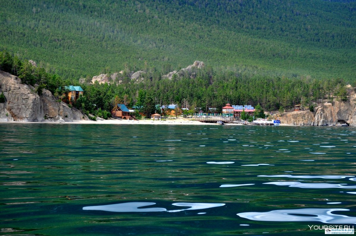 Люди на Байкале летом