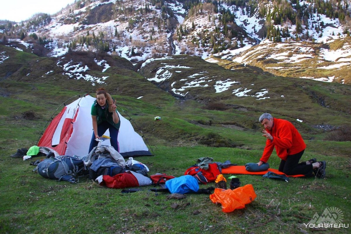 Ночевка в горах в палатке