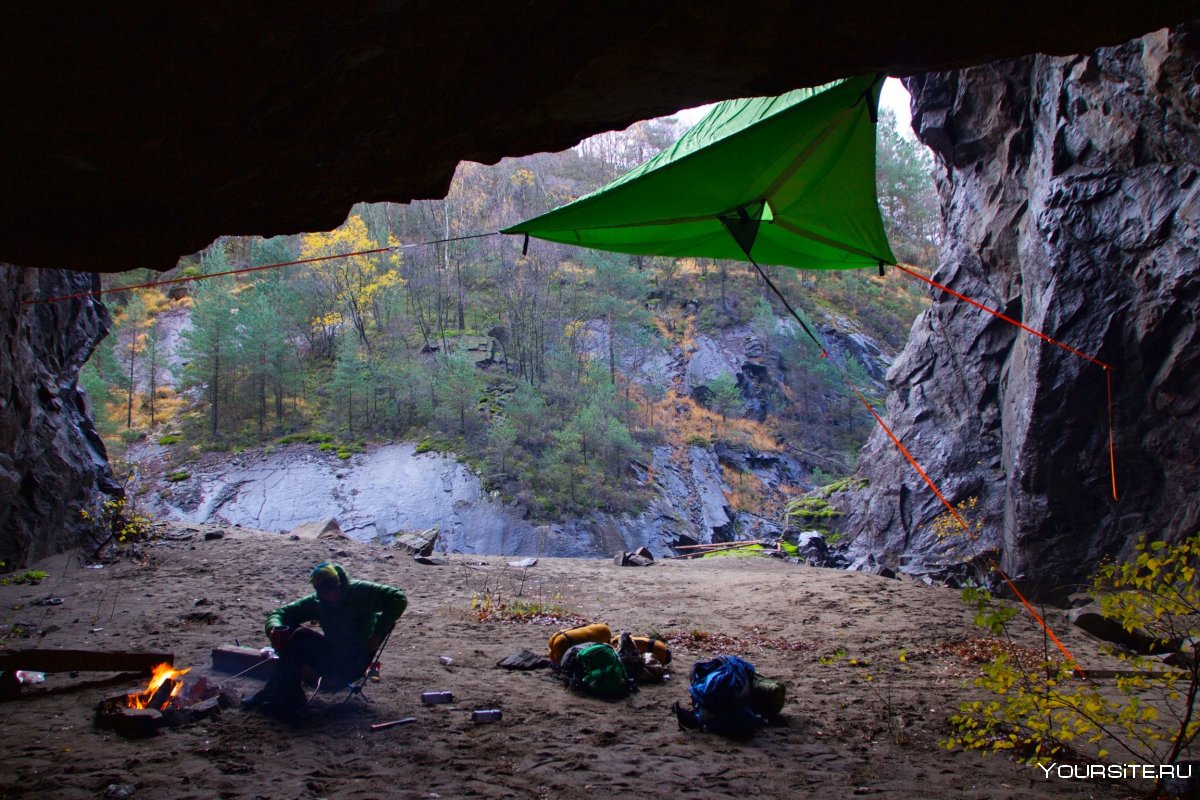 Палатка в пещере