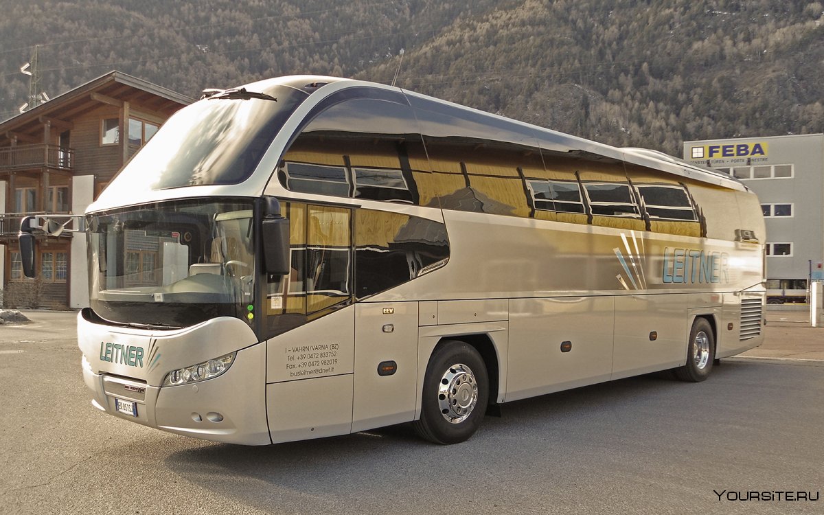 Туристический автобус среднего класса