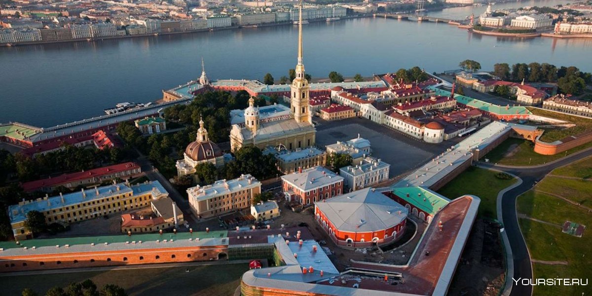 Петропавловская крепость в Санкт-Петербурге с высоты птичьего полета