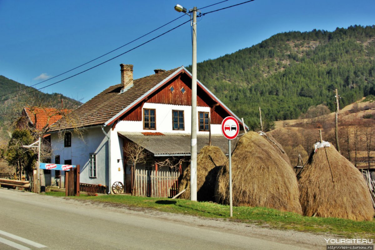 Деревня Кустурицы в Сербии в марте