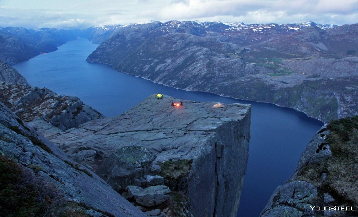 Норвегия скалы фьорды
