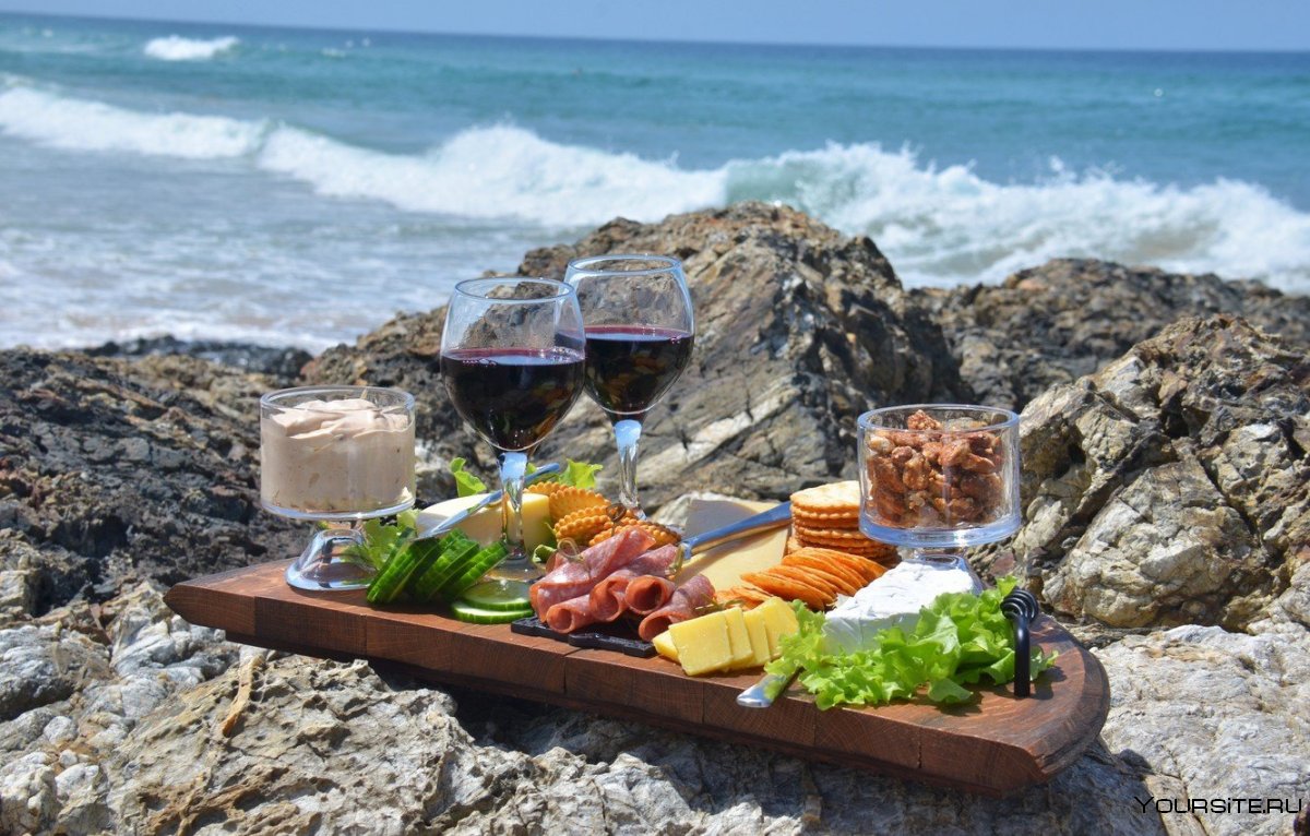 Обед на берегу моря