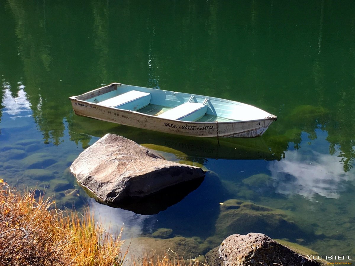 Каменная лодка