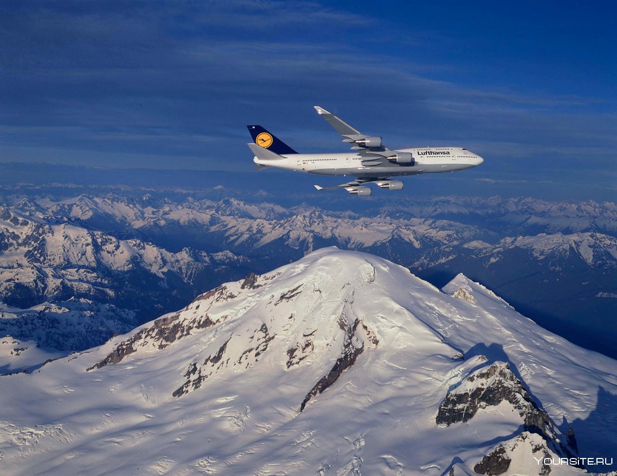 Самолет над Эверестом