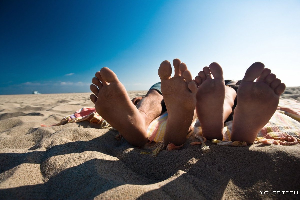 Ноги на песке
