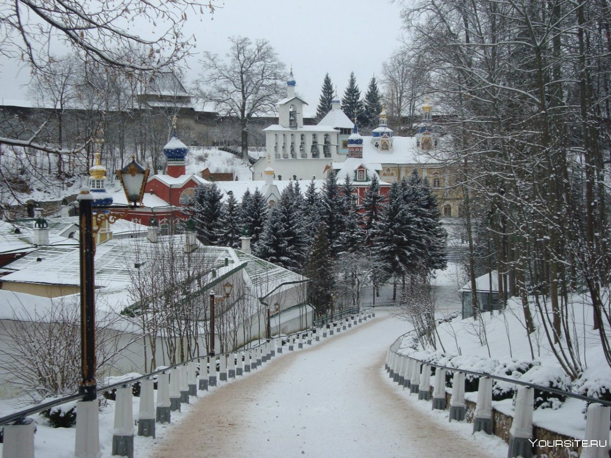 Свято-Успенский Псково-Печерский монастырь зимой