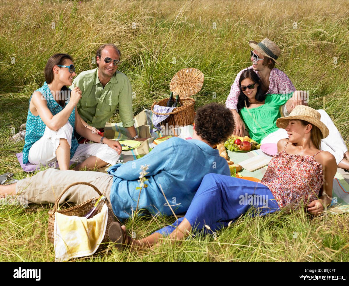 Пикник с друзьями на природе