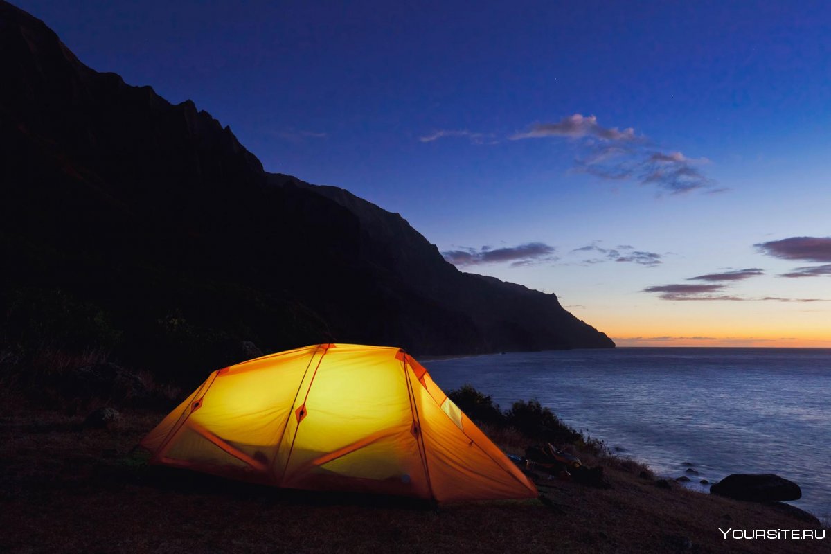 Ночь в палатке на берегу моря