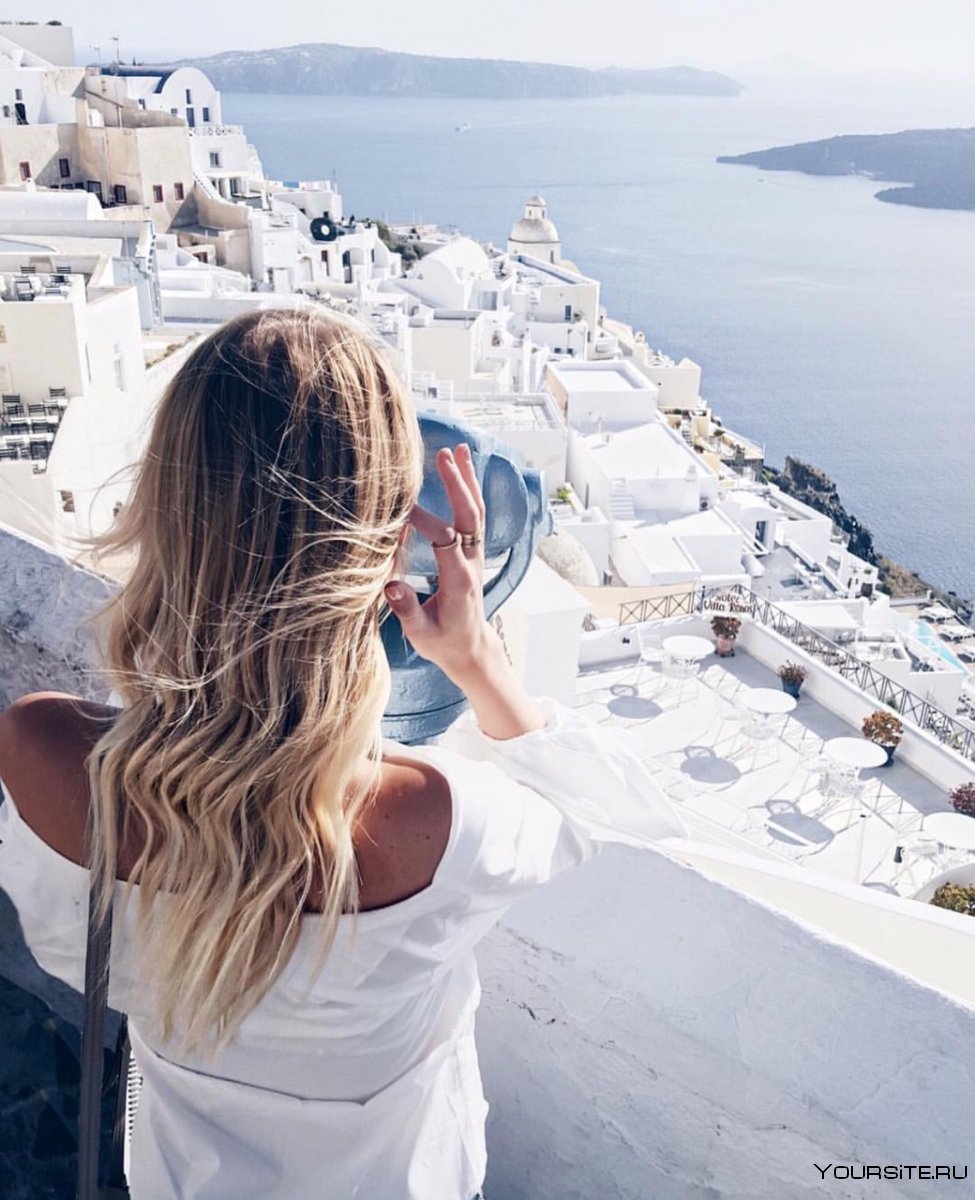 Блондинка на Санторини