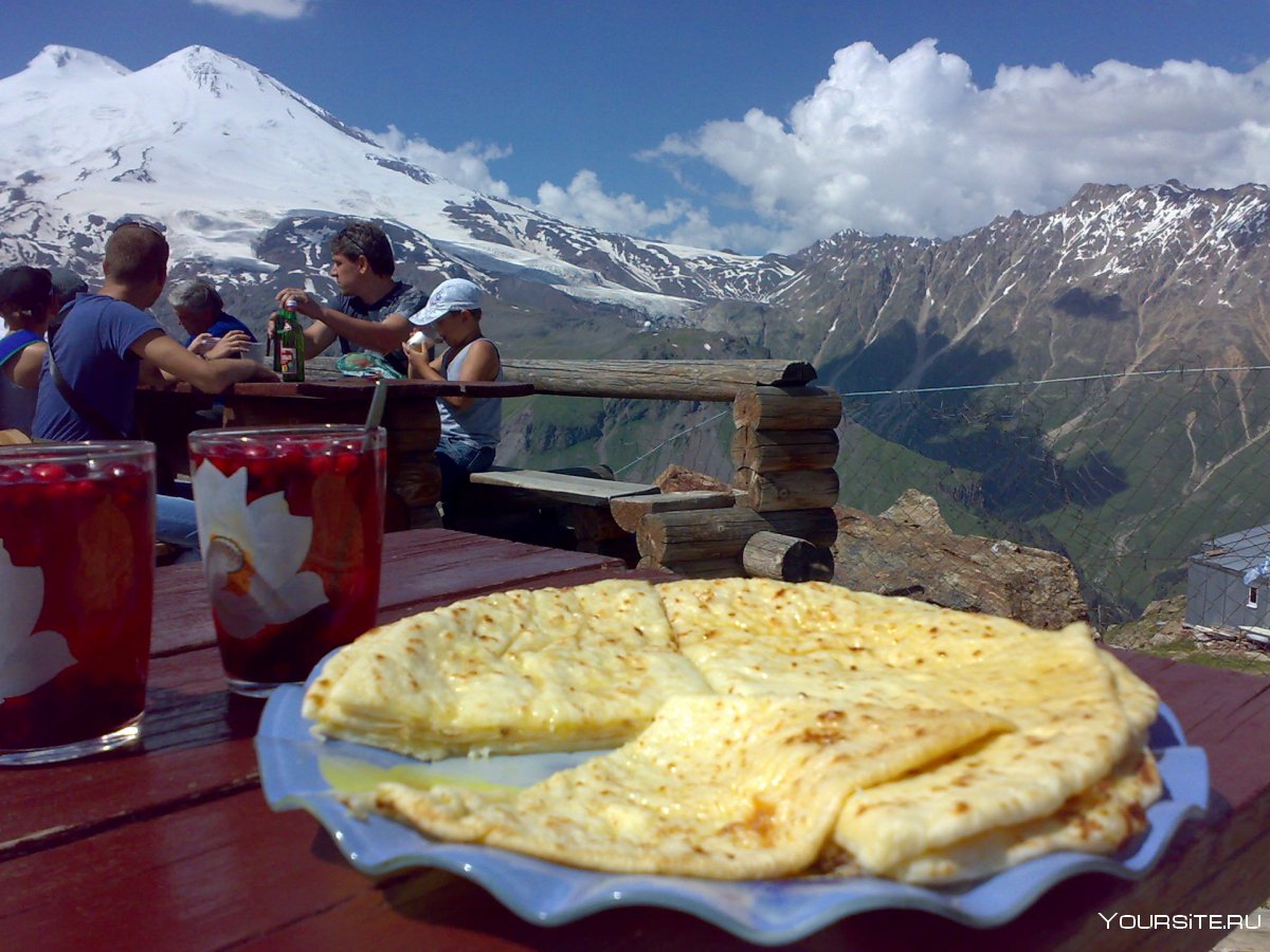 Горы Домбая и хычины
