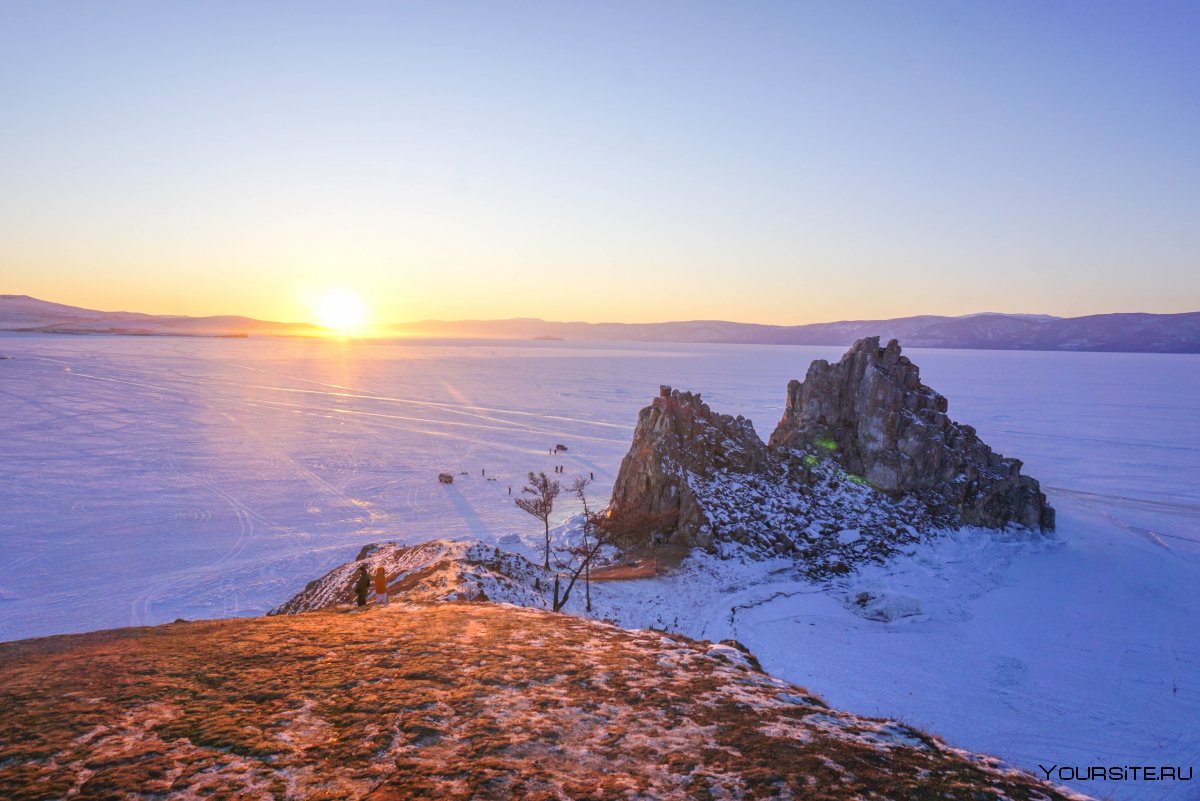 Пешком по льду Байкала