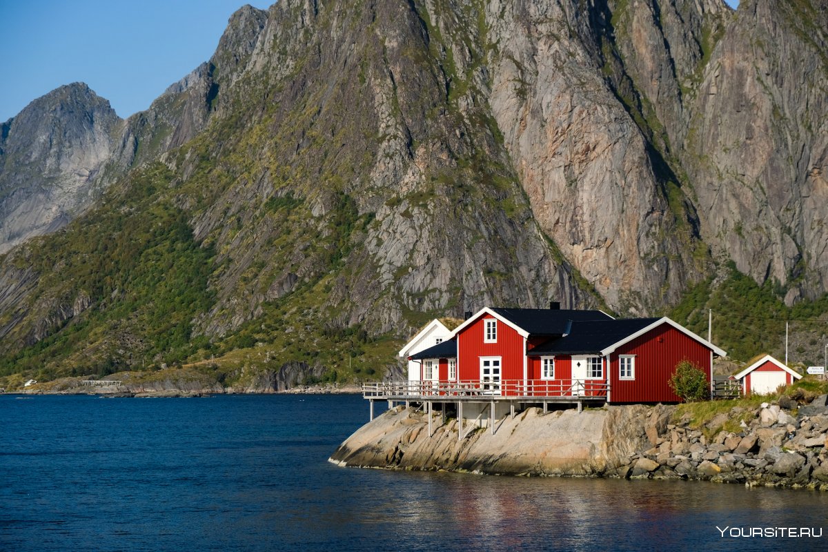 Рыбацкая Хижина на озере в Норвегии