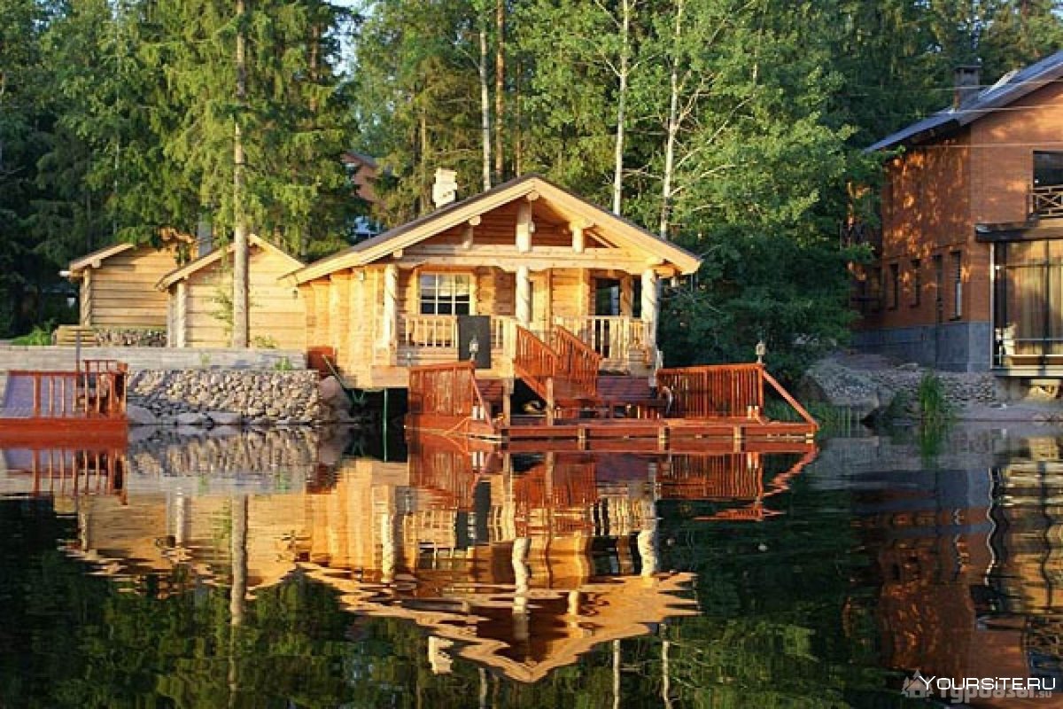 Современный особняк у озера