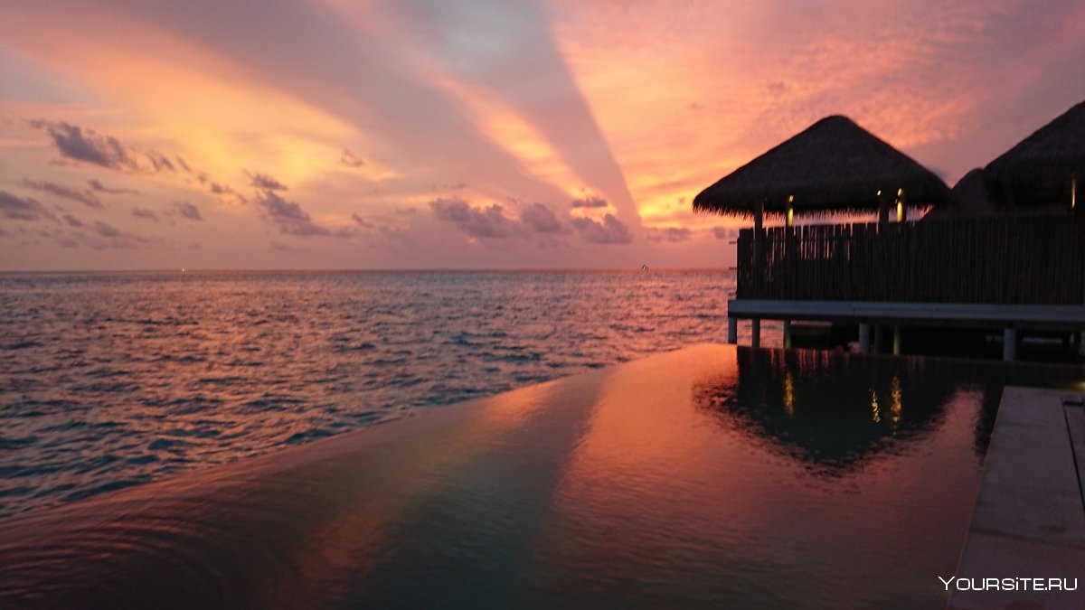 Красивый рассвет Мальдивы