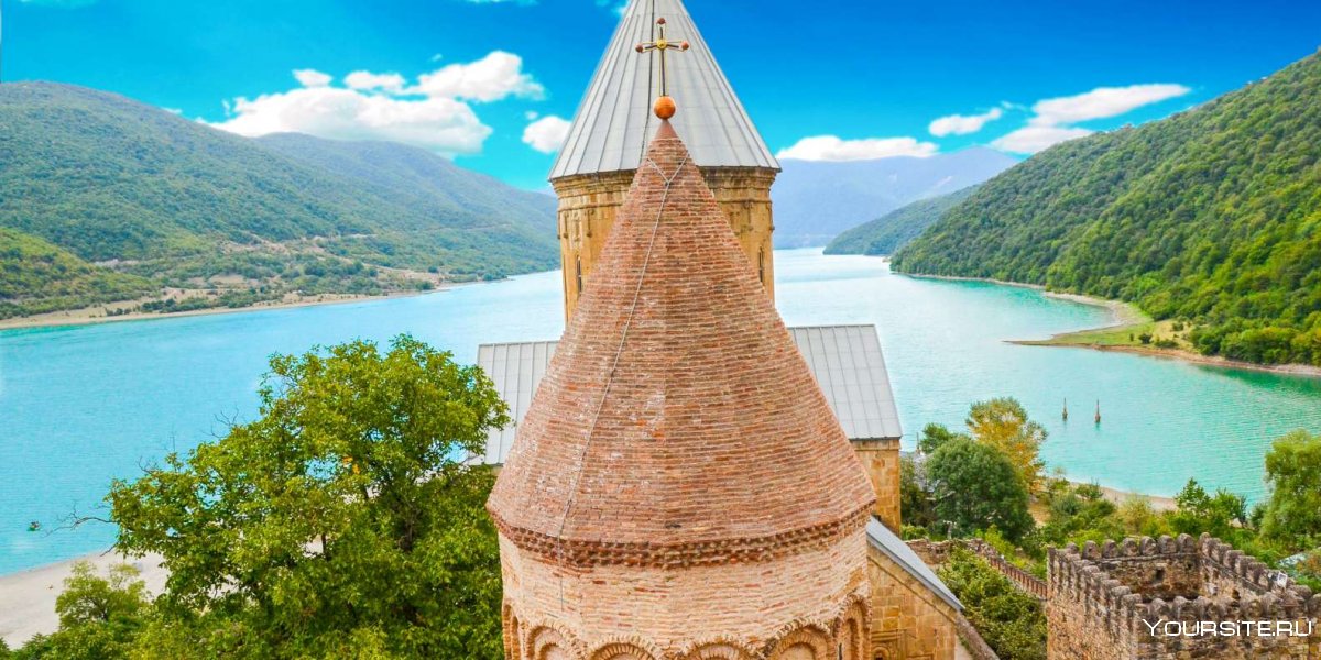 Храм Ананури Грузия