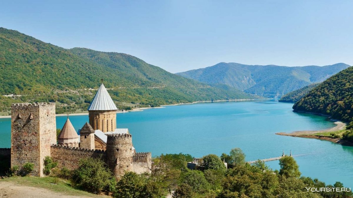 Церковь Ананури Вардзиа
