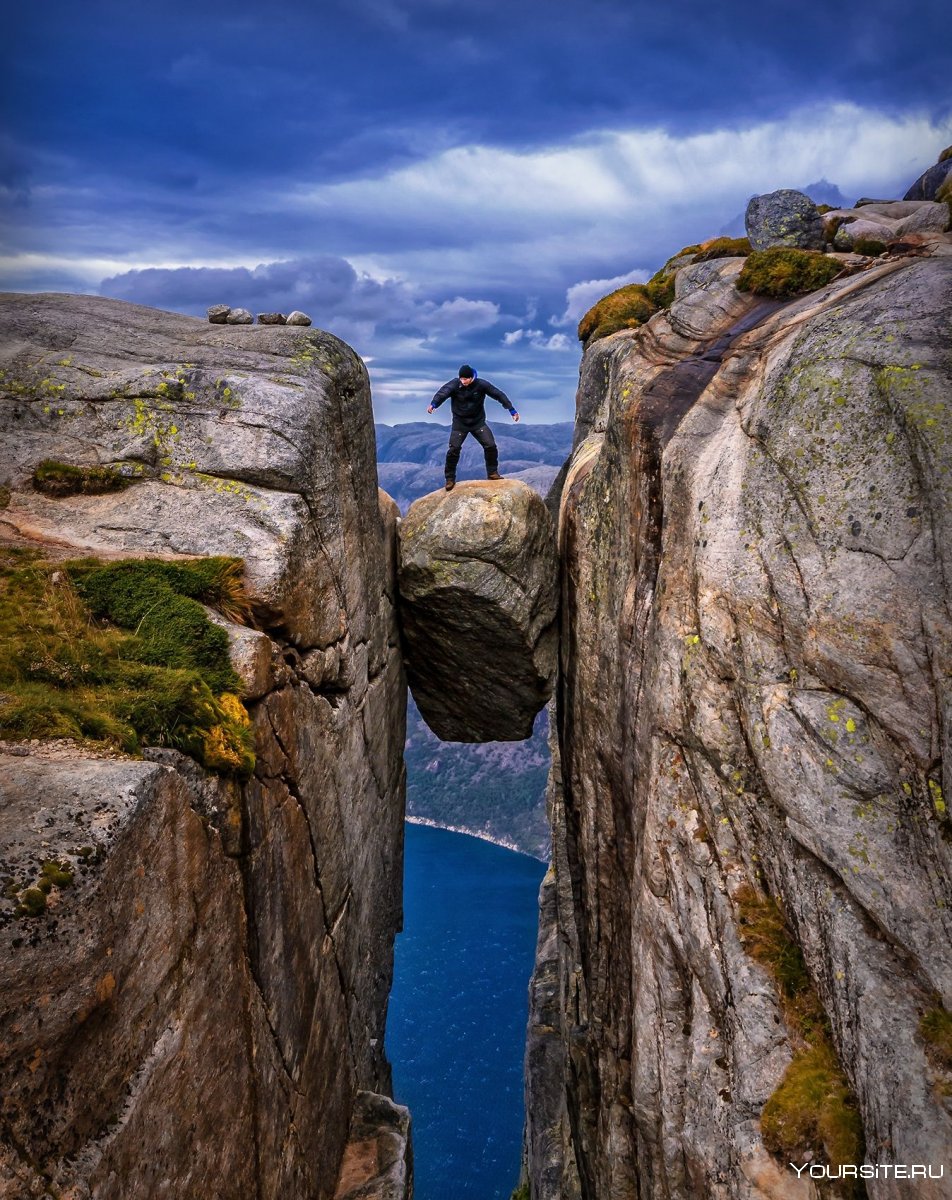 Кьёрагболтен над Люсе-фьордом Норвегия