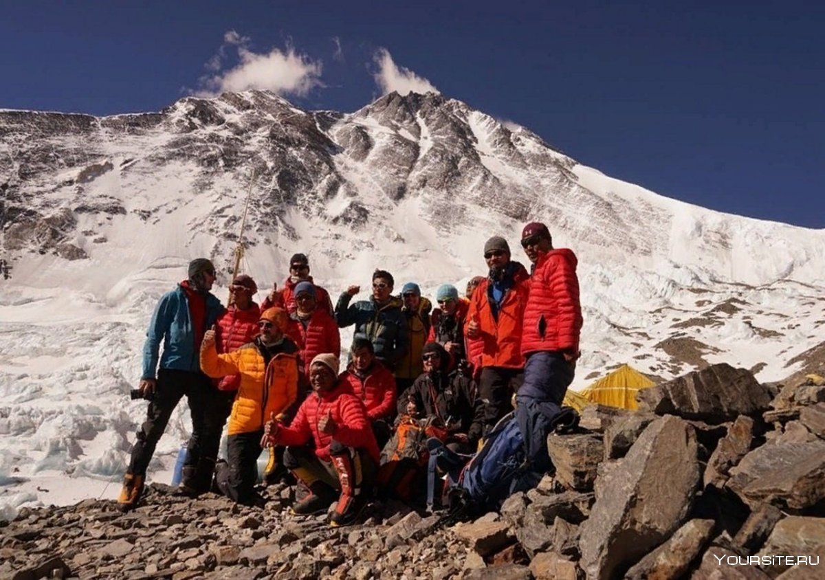 Базовый лагерь Эвереста палатка