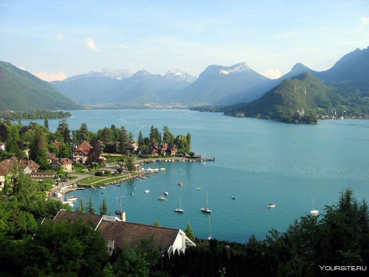 Озеро Аннеси в Швейцария