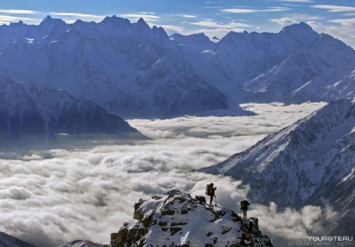 Горы на Кавказ снежные вершины