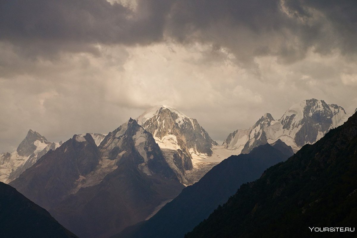 Кавказский горный хребет