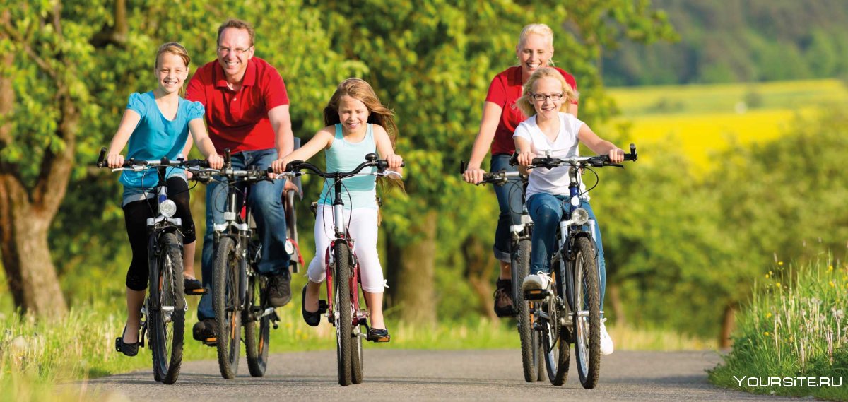 Семейная прогулка на велосипедах