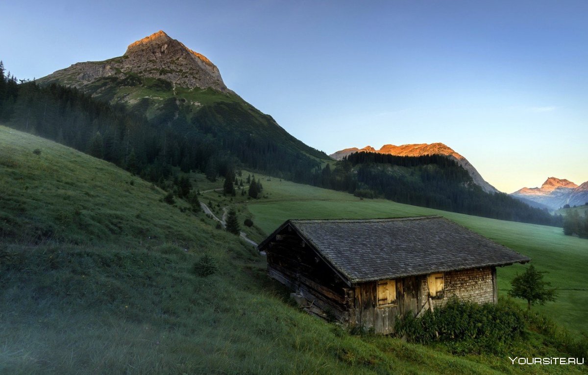 Дом в горах Кавказа