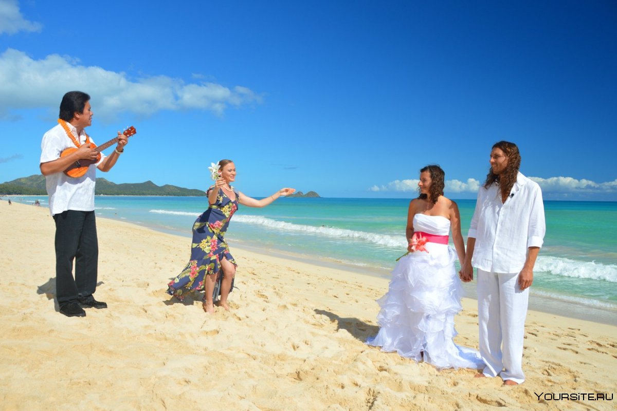 Свадьба на море в гавайском стиле