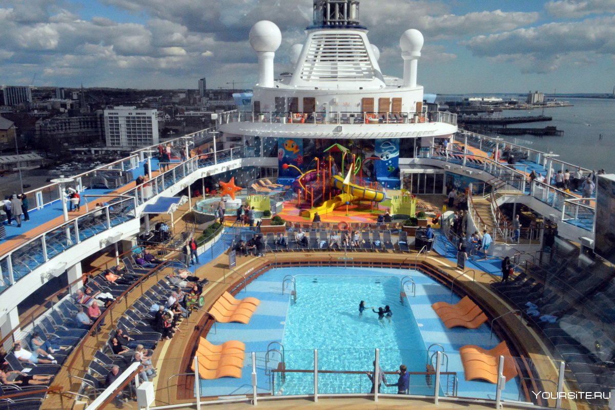 Oasis of the Seas водные горки