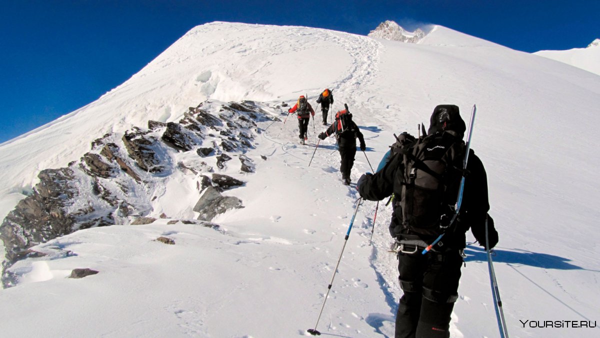 Альпинисты в горах