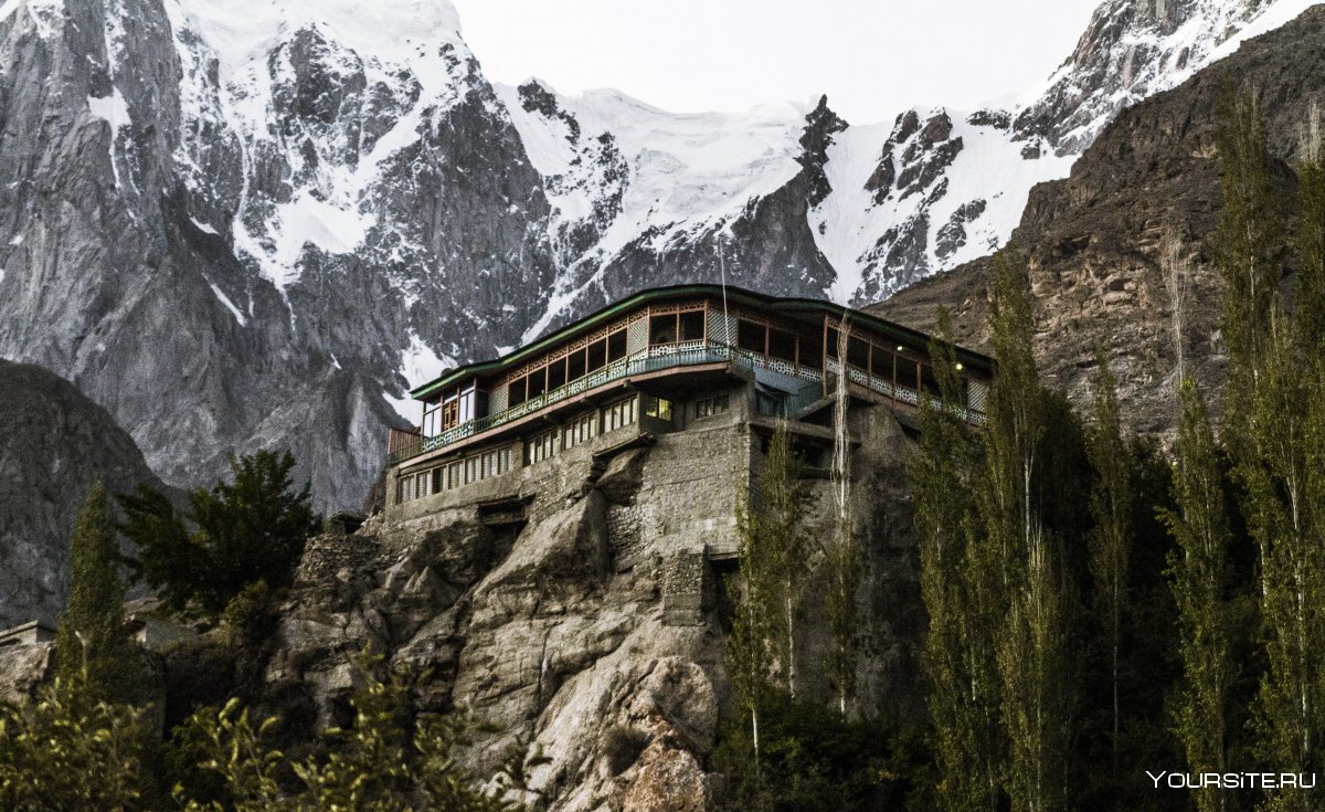 Новый архитектура в горах
