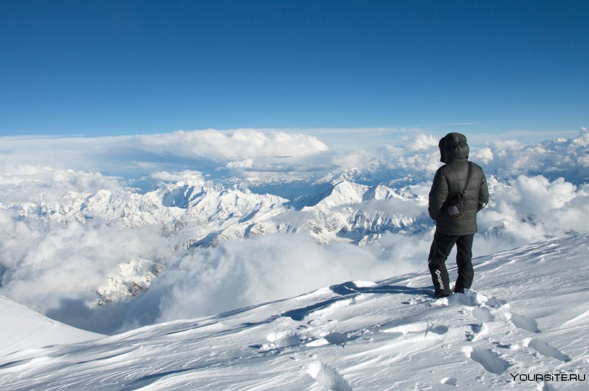 Вершине горы зимой Эльбрус
