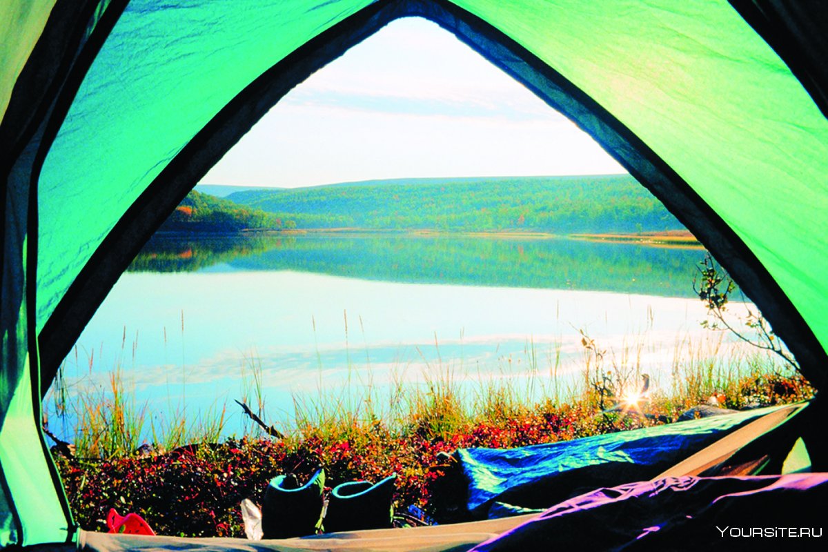 Вид с палатки на озеро