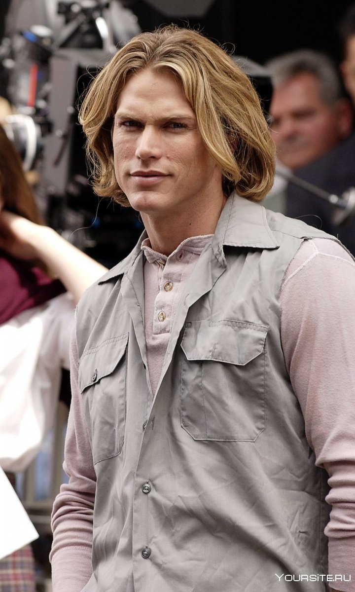 Мужчина с рюкзаком за плечами