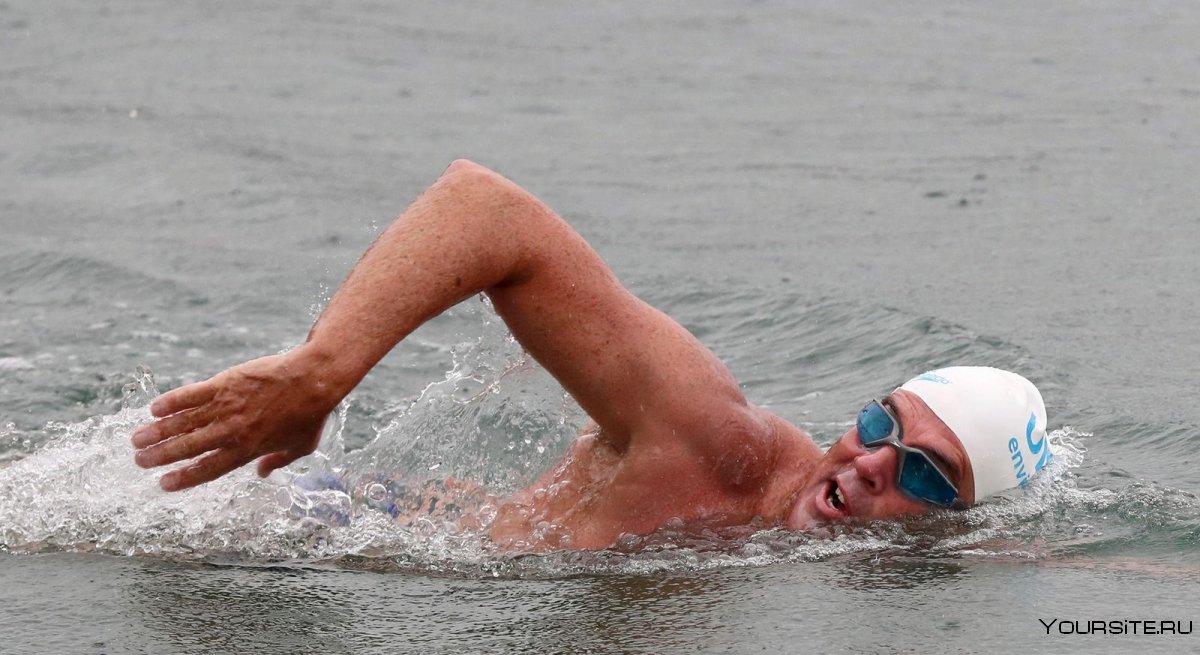 Беар Гриллс в очках