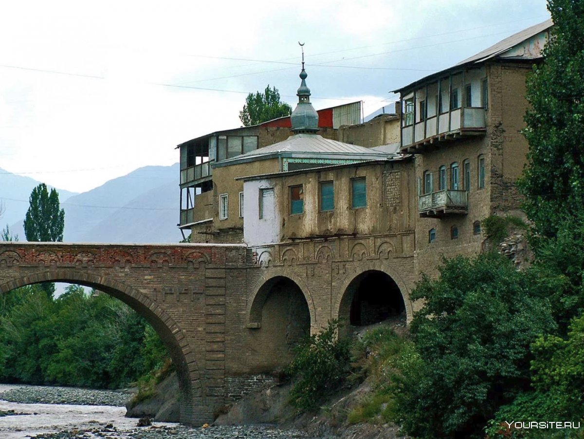 Мост в селе Ахты