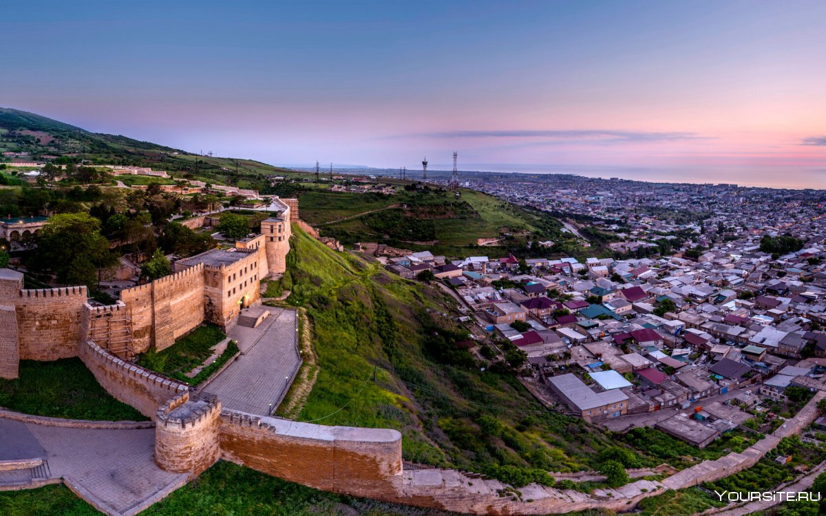 Цитадель, старый город и крепостные сооружения Дербента (Дагестан)