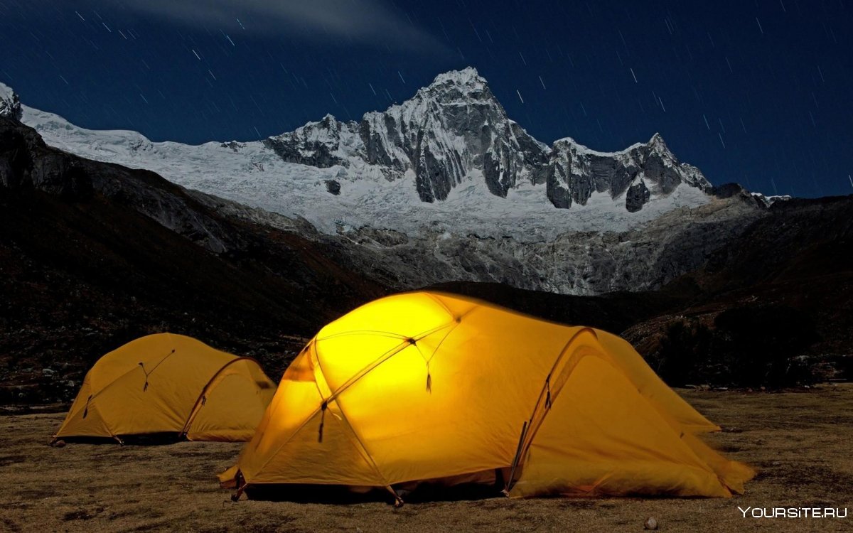 Палатка Горная в горах