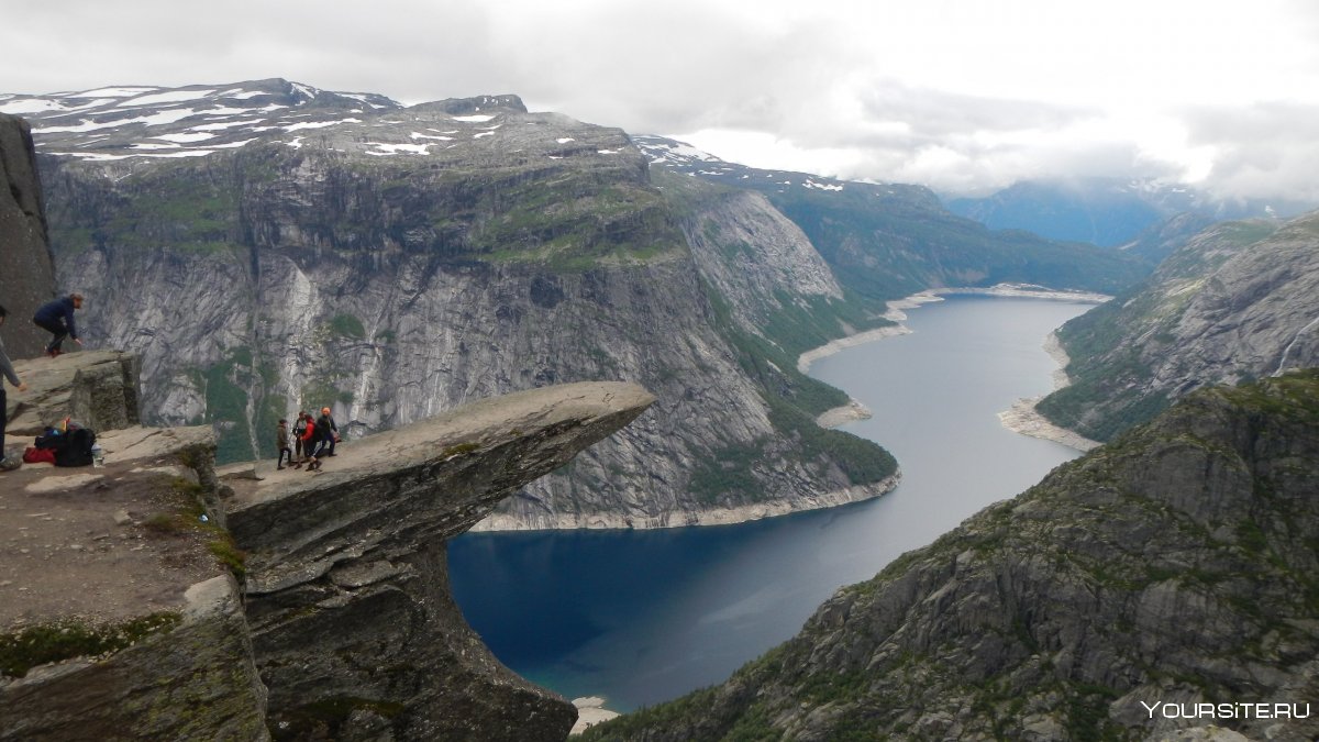 Гора Сегла, Норвегия на вершине