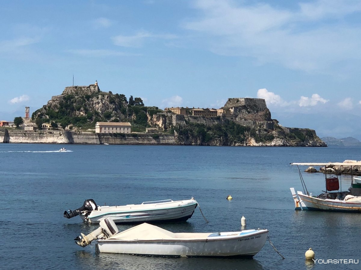 Лайнер на Корфу