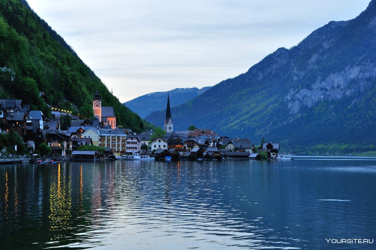 Городок в Австрии на озере Гальштат