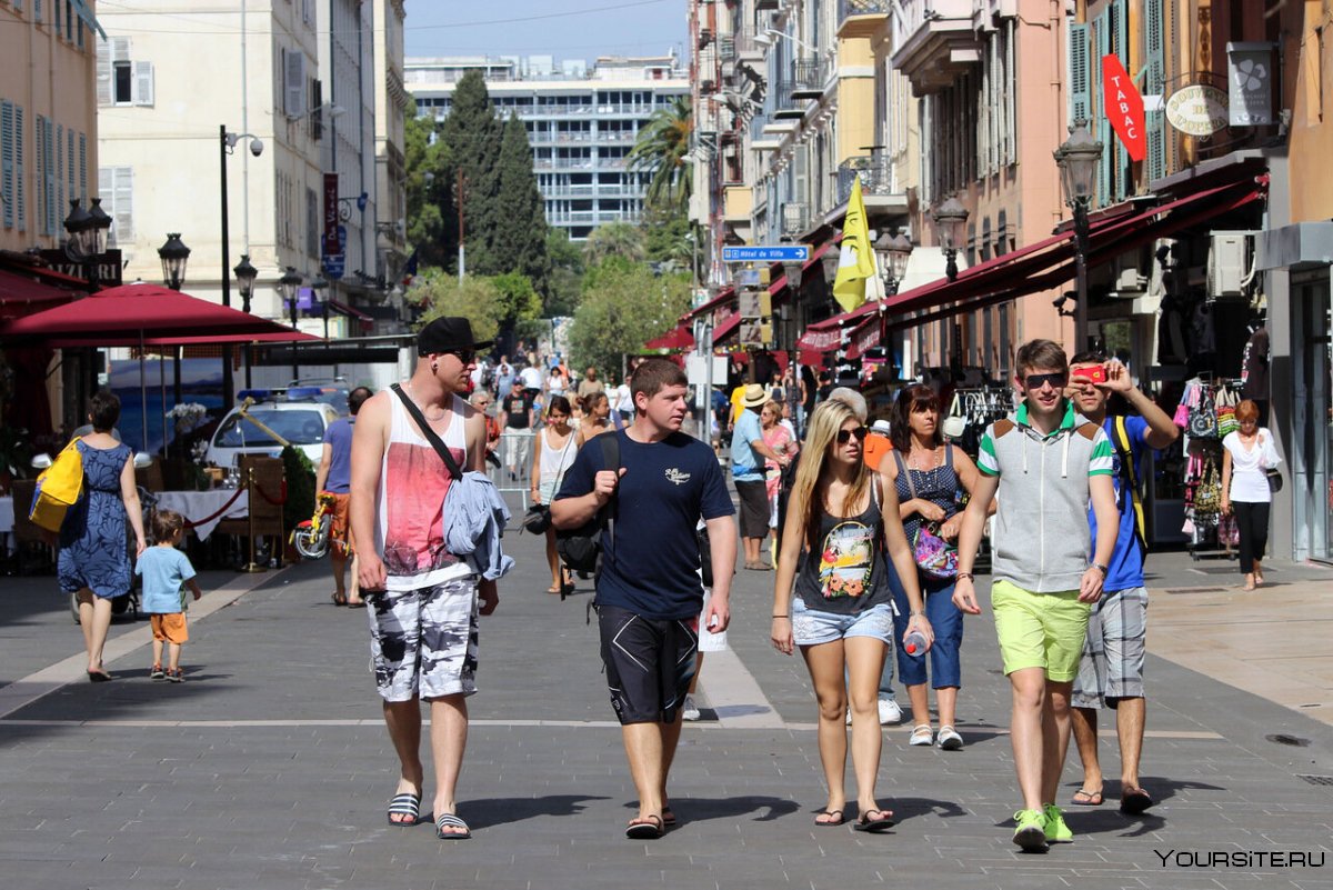 Франция люди на улицах